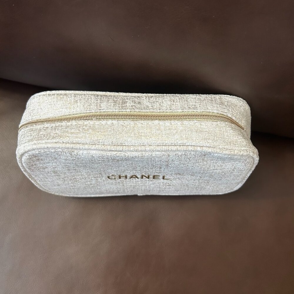 NWT CHANEL Beauty Pouch Make Up Bag + 2 Free Chanel Samples & Chanel Box - Picture 6 of 10